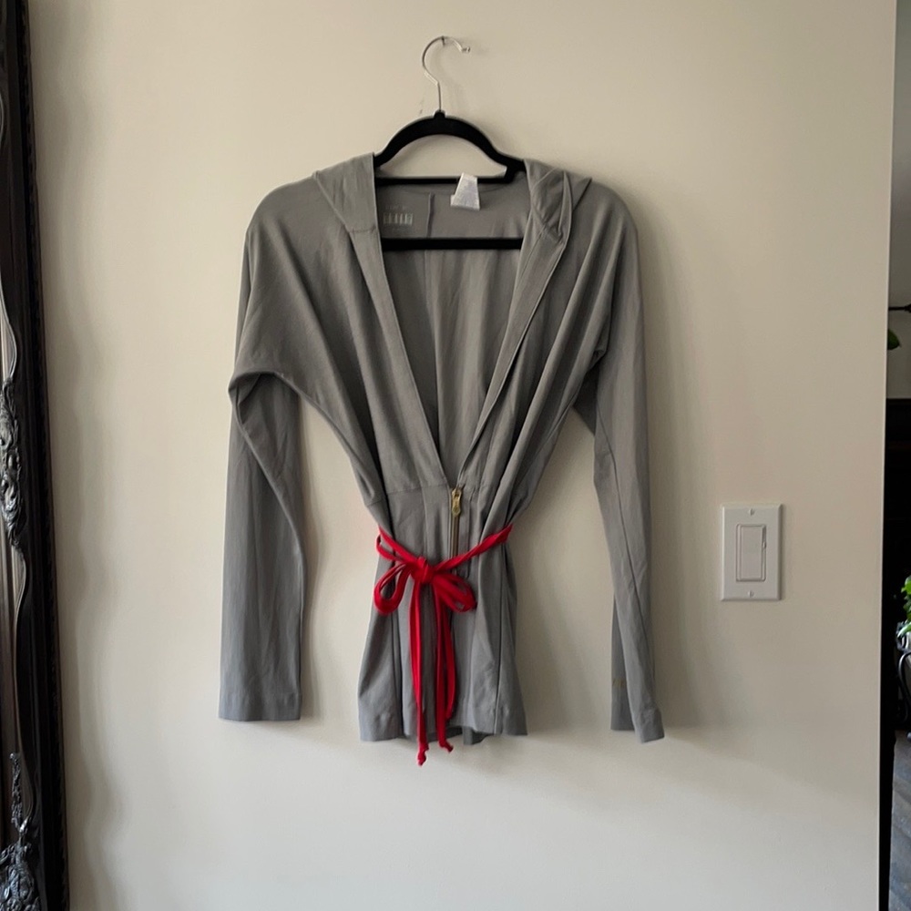 🌟HOST PICK🌟Gorgeous Reebok jacket with hood